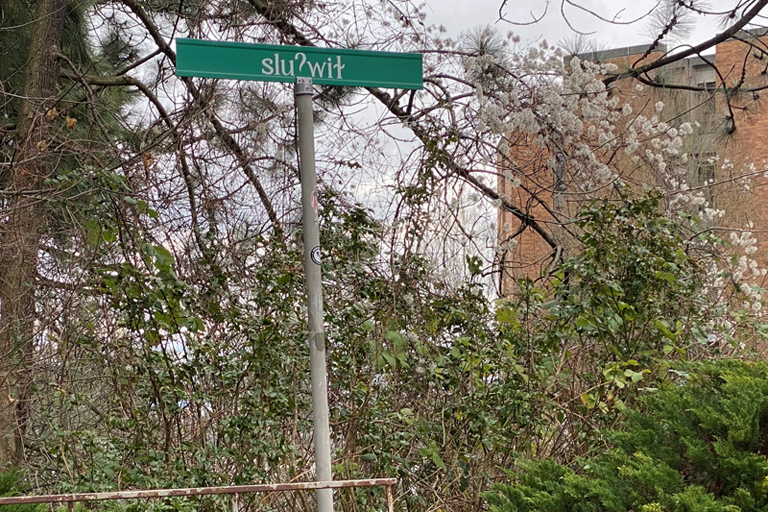 Street sign reading sluʔwiɫ on University of Washington campus