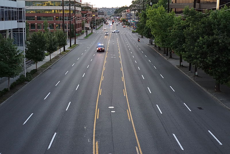 Looking northwest up Elliott Avenue W from the W Thomas Street pedestrian bridge, August 2015. From https://commons.wikimedia.org/wiki/File:Elliott_Ave,_at_3rd_Ave_and_Thomas_Street,_Seattle.JPG