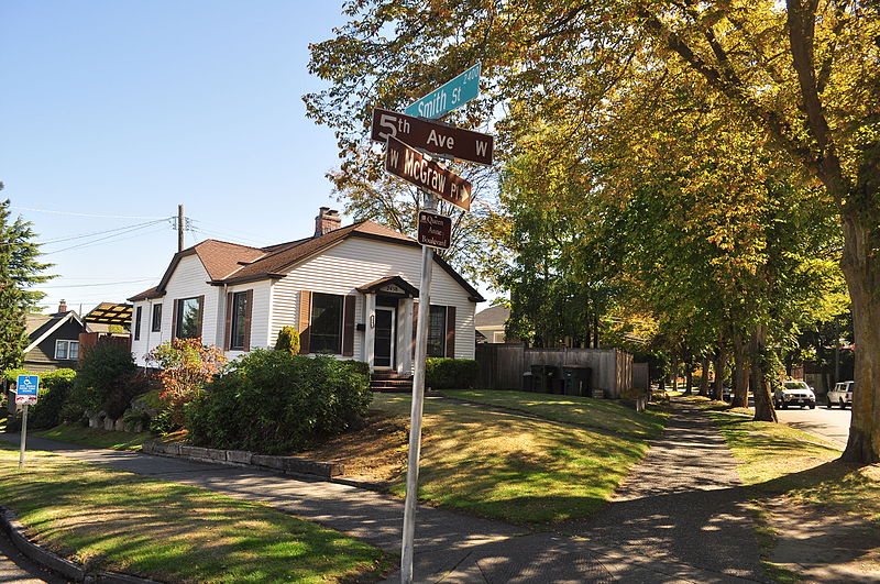 Queen Anne Boulevard street sign, corner of 5th Avenue W, W Smith Street, and W McGraw Place, September 2015