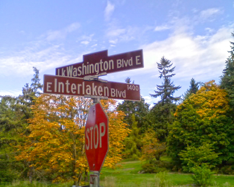 Street sign at corner of Lake Washington Boulevard E and E Interlaken Boulevard, October 11, 2009. Copyright © 2009 Benjamin Lukoff. All rights reserved.